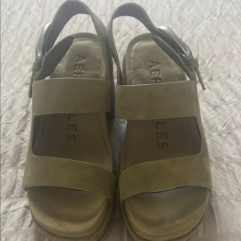 Aerosoles Olive Green Sandals with Elastic Straps and Supportive Soles